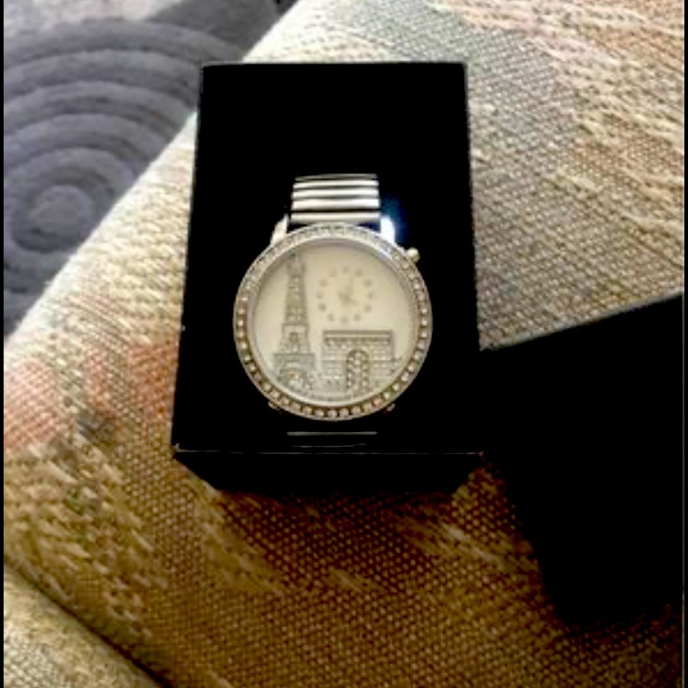 Selling a women Paris watch